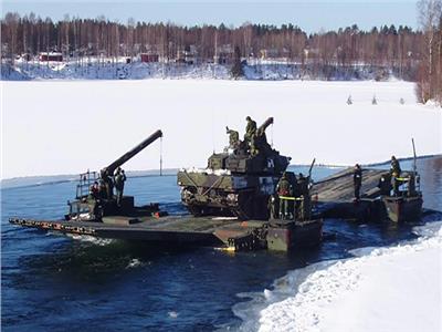 السويد تطلب مزيدًا من أنظمة الجسور المائية العسكرية