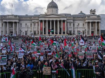 الآلاف يتظاهرون في لندن مطالبين بوقف إطلاق النار في غزة    