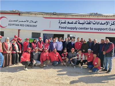 محافظ شمال سيناء يتفقد مركز الإمداد الغذائي بالشيخ زويد