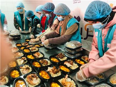  جامعة سوهاج تقدم ٣٠٠ وجبة يومياً للأسر الأولى بالرعاية بقرى حياة كريمة