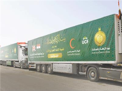 ضمن القافلة الخامسة لـ«بيت الزكاة»| 100 شاحنة مساعدات تدخل قطاع غزة بمشاركة 80 دولة
