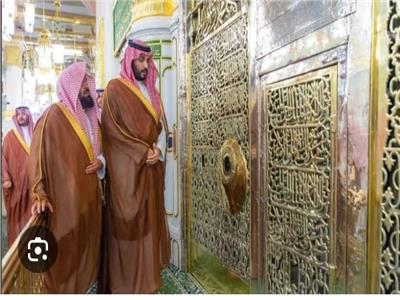 ولي العهد السعودي يزور المسجد النبوي ومسجد قباء