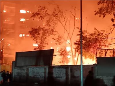 اندلاع حريق ضخم داخل استوديو الأهرام بالعمرانية ومحاولات للسيطرة عليه
