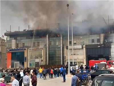 السيطرة على حريق داخل مجمع البنوك بشارع التسعين  