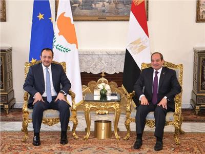 الرئيس السيسي يستقبل نظيره القبرصي على هامش القمة المصرية الأوروبية