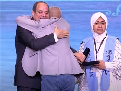الرئيس الأب| لقطات مؤثرة في احتفالية المرأة المصرية.. صور