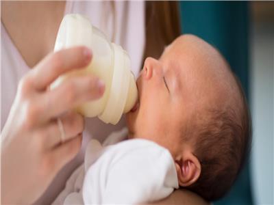 «سنة أولى أمومة».. دليل لتغذية طفلك