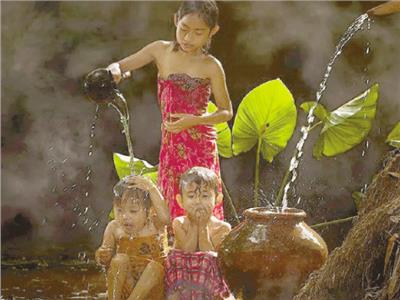 حول العالم|  الاستحمام بالليمون فى إندونيسيا