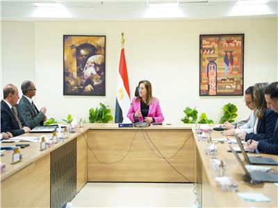 وزيرا التخطيط والإسكان يناقشان مقترح الخطة الاستثمارية للعام المالي 24/2025