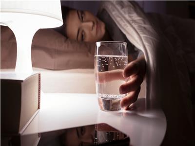 دراسة| شرب الماء قبل النوم يسبب أضرار كبيرة تعرف عليها