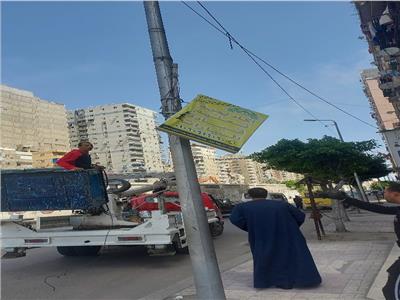 إزالة 30 إعلانًا مخالفًا في الإسكندرية | صور