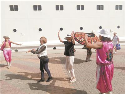 ميناء الإسكندرية يستقبل السفينة السياحية «استوريا جراند»