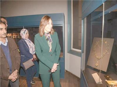«الكيلانى» تتفقد متحف نجيب محفوظ