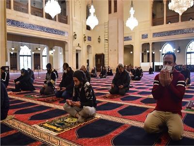 حكم الصلاة في المساجد التي بها أضرحة في رمضان.. «الإفتاء» توضح