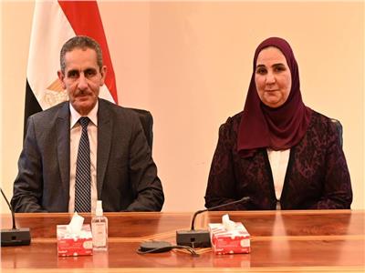 وزيرة التضامن ومحافظ الغربية يوقعان عقد تمليك مقر لبنك ناصر الاجتماعي  بمدينة طنطا
