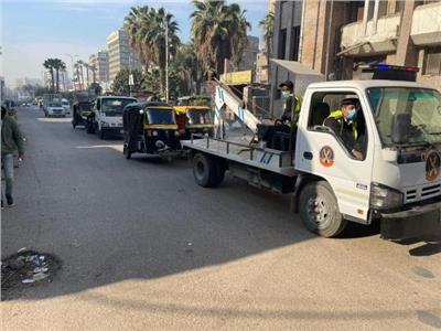 إزالة 12 حالة إشغال طريق وملاحقة مركبات "التوك توك" المخالفة بالقاهرة 