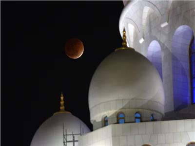 القمر يحجب الشمس ويكشف موعد العيد للمسلمين في أمريكا