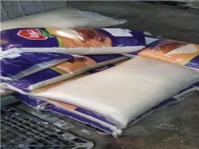 ضبط 100 كيلو مواد غذائية فاسدة داخل مخزن بدون ترخيص بالقاهرة