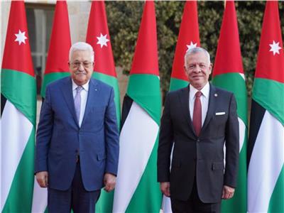 الرئيس الفلسطيني يبحث مع العاهل الأردني أهمية إدخال المساعدات الإنسانية إلى غزة