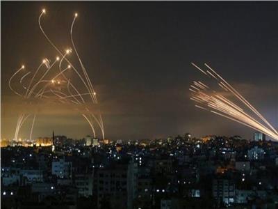 إسرائيل تطلق صفارات الإنذار في مواقع بالجنوب وأجزاء بالضفة الغربية  