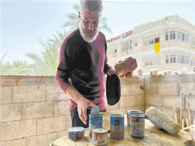 نجم الريتش| «مهدى» يصنع الفرحة لأطفال غزة من عبوات المساعدات