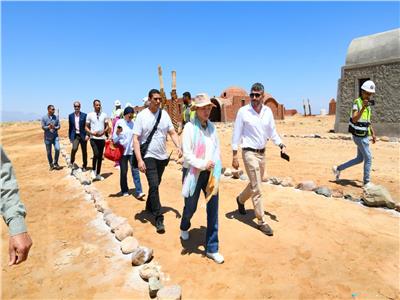 وزيرة البيئة تتفقد الأعمال الإنشائية لقرية الغرقانة بجنوب سيناء