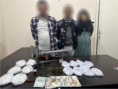 الأمن العام يضبط 3 تجار مخدرات بحوزتهم سلاح آلي بالدقهلية
