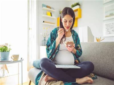 هل مسموح للحامل بتناول الشوفان في الأشهر الأولى؟.. أخصائي تغذية يوضح