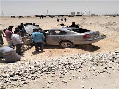 إصابة 3 أشخاص في انقلاب سيارة ملاكي على الطريق الصحراوي بقنا