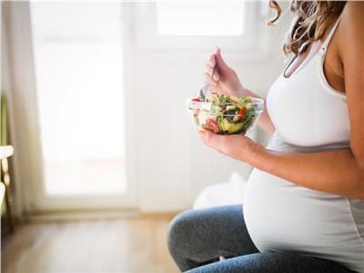 للأم الحامل.. 5 أطعمة يجب تناولها بعد الولادة