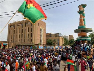 المئات في بوركينا فاسو يتظاهرون أمام السفارة الأمريكية في واجادوجو