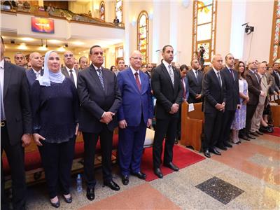 محافظ القاهرة يشهد احتفال عيد القيامة بالكنيسة الإنجيلية