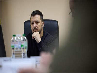 نائب أوكراني سابق: إدراج روسيا لزيلينسكي على قائمة المطلوبين جاء في وقت مناسب