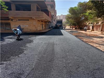 محافظ أسيوط يؤكد مواصلة تطوير ورصف شوارع مدينة منفلوط 