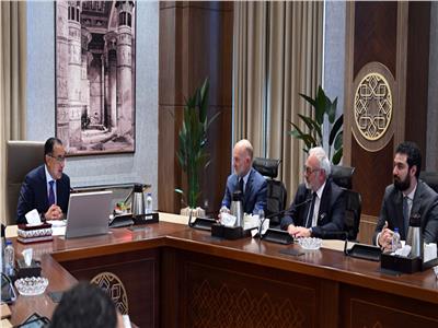 رئيس الوزراء يتابع جهود إقامة مركز جوستاف روسي لعلاج الأورام في مصر