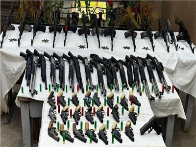 الأمن العام يضبط 54 قطعة سلاح و26 كيلو مخدرات في 4 محافظات