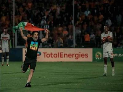 رد فعل الجزيري على اقتحام مشجع لملعب مباراة بركان بعلم فلسطين حديث الجماهير