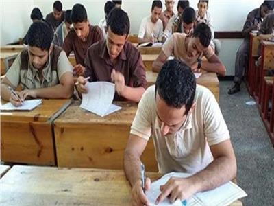 التعليم: يحق لطلاب مدارس اللغات في الثانوية العامة الإجابة على الأسئلة المقالية بالعربي