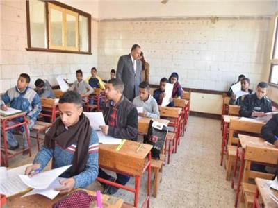 أكثر من 100 ألف طالب يؤدون اليوم امتحانات الشهادة الإعدادية بالدقهلية
