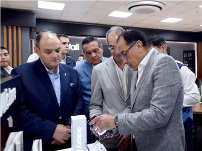 رئيس الوزراء يتفقد مجمع مصانع «سامسونج» للإلكترونيات بكوم أبو راضي 