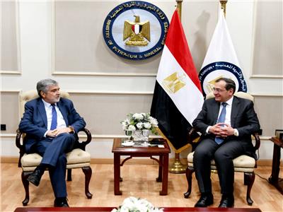 الملا يبحث مع السفير التشيلي ورئيس إيناب سيبترول زيادة أنشطة الشركة بمصر