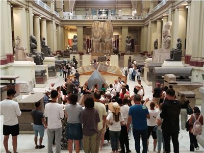 توافد كبير للمصريين والأجانب على المتاحف.. و15 ألف زائر بالمتحف المصري