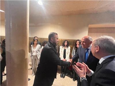وزير الخارجية يلتقي طلبة «بيت مصر» بباريس