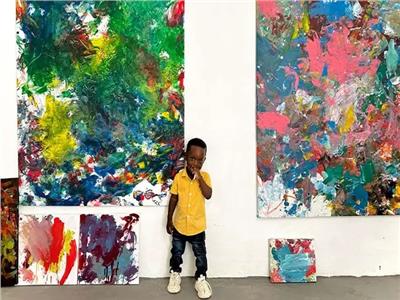 عمره سنة واحدة.. أصغر فنان في العالم يدخل موسوعة جينس| صور