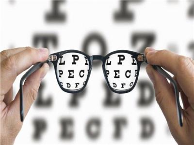 مخاطر استخدام النظارات الطبية دون وصفة.. الأضرار المحتملة وكيفية تجنبها