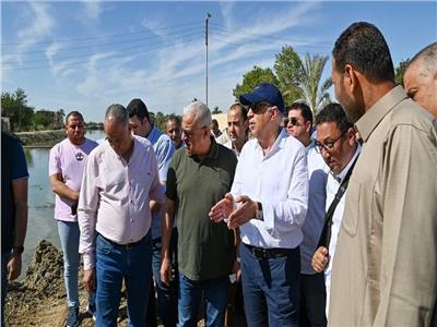 وزير الري ومحافظ السويس يتفقدان موقع كوبري السنوسي 