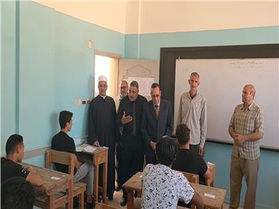 محافظ شمال سيناء يتفقد امتحانات الثانوية الأزهرية بمعاهد العريش