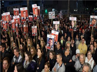 عنف من شرطة الاحتلال في تظاهرات حاشدة في تل أبيب للمطالبة بإعادة المحتجزين