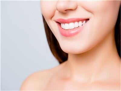 لابتسامة مشرقة.. 5 أعشاب طبيعية تساعد على تبييض الأسنان