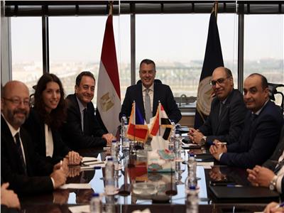 تعزيز التعاون بين مصر وفرنسا في مجالات السياحة والآثار